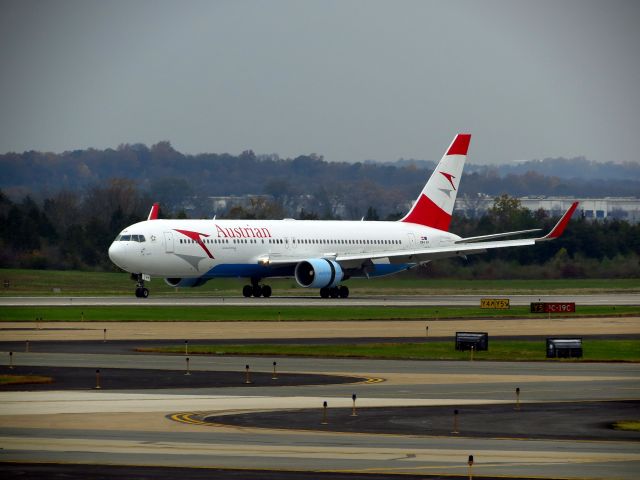 BOEING 767-300 (OE-LAY)