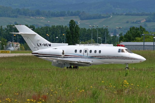 Hawker 800 (LY-HCW)