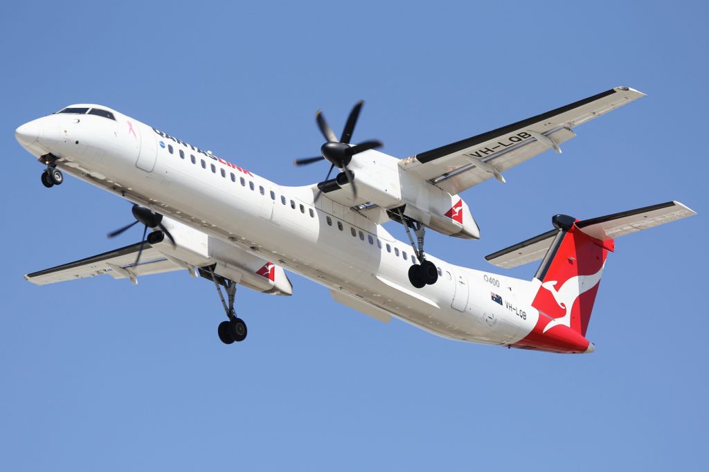 de Havilland Dash 8-400 (VH-LQB) - Approaching Townsville Airport.