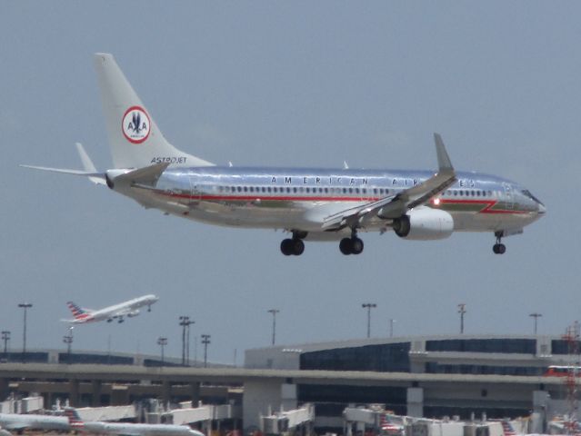 Boeing 737-800 (N951AA) - American flight 389 arriving from Mexico City, Mexico