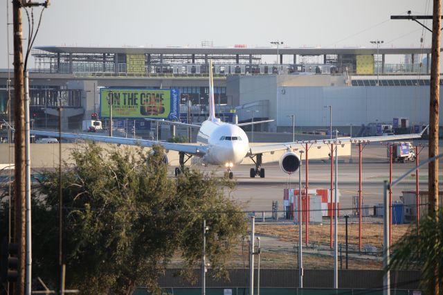 Airbus A330-200 (EC-MLB)