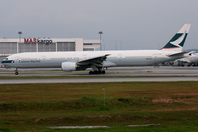 BOEING 777-300 (B-HBH)