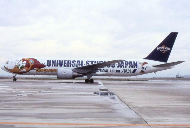 BOEING 767-300 (JA8357)