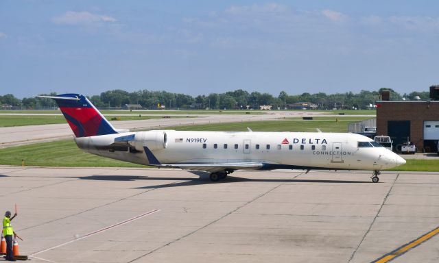 Canadair Regional Jet CRJ-200 (N919EV) - Dayton Delta Canadair Regional Jet CRJ-200ER N919EV in Dayton 