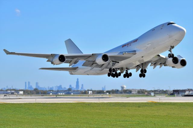 Boeing 747-400 (N715CK) - Backlit, but who cares when you are standing this close next to an active runway at ORD. 28-R departure.