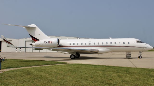 Bombardier Global Express (N143QS) - EJA143 waiting for pax before departing for Phoenix. br /br /N143QS is a 2012 Bombardier Global 6000, SN 9499, owned/operated by NetJets. 7/24/23.