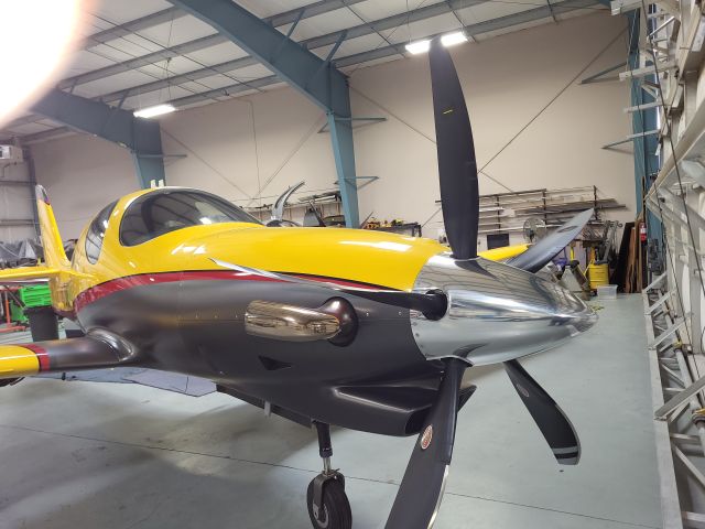 Lancair Evolution (N513EV)