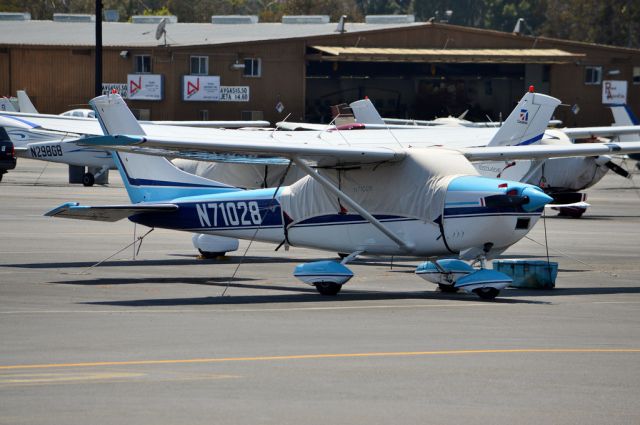 Cessna Skylane (N71028)