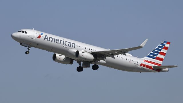 Airbus A321 (N112AN) - Departing LAX on 25R