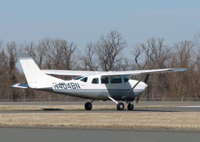 Cessna Centurion (N404BN) - Taxiing to runway 14 at Downtown Shreveport.