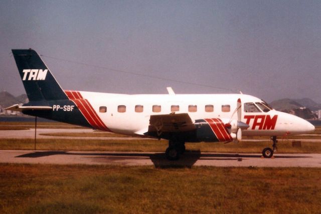 Embraer EMB-110 Bandeirante (PP-SBF) - Seen here in Nov-85.br /br /Registration cancelled 31-Mar-06.