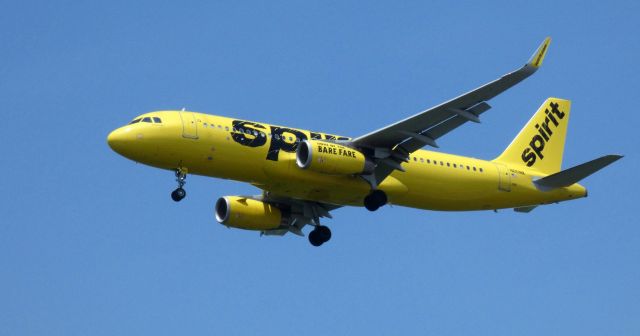 Airbus A320 (N651NK) - On final is this 2017 Spirit Airlines Airbus 320-232 in the Summer of 2021.