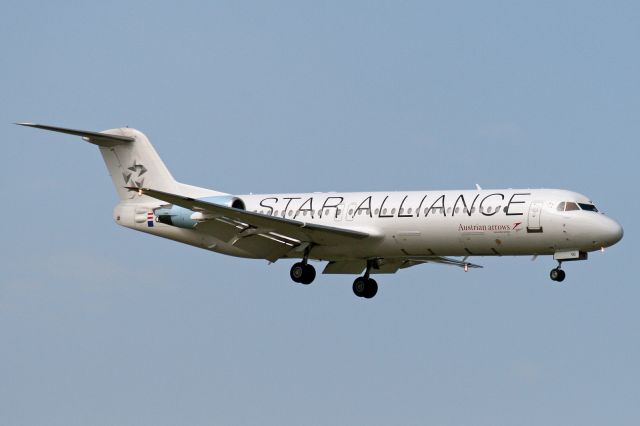 Fokker 100 (OE-LVG) - "Star Alliance" livery