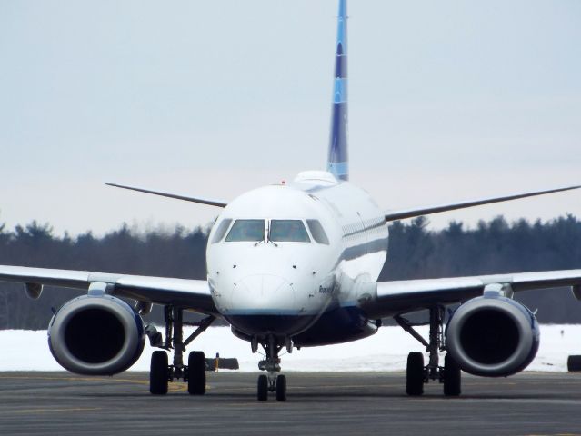 Embraer ERJ-190 (N294JB) - "Room with a blue" taxiing into gate 2 to end flight 1888 from MCO