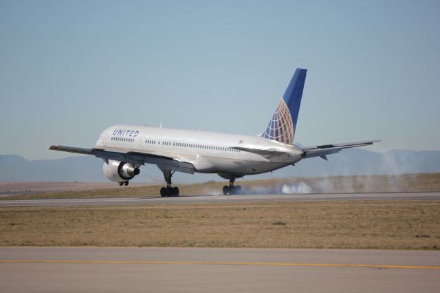 Boeing 757-200 (N568UA)