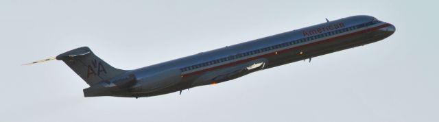 McDonnell Douglas MD-83 (N570AA)