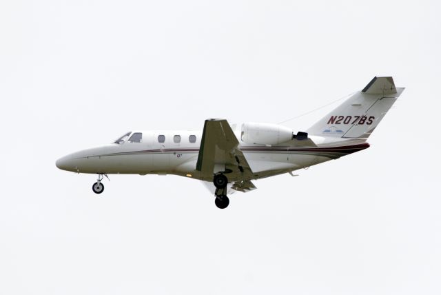 Cessna Citation CJ1 (N207BS) - Citation on short final from East Hampton, NY.