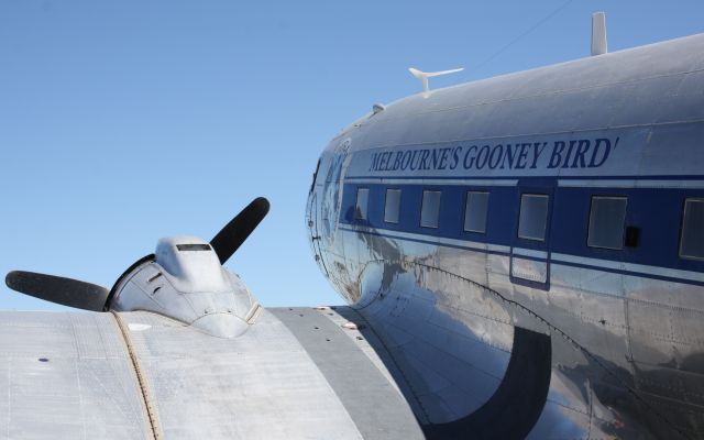 Douglas DC-3 (VH-OVM)