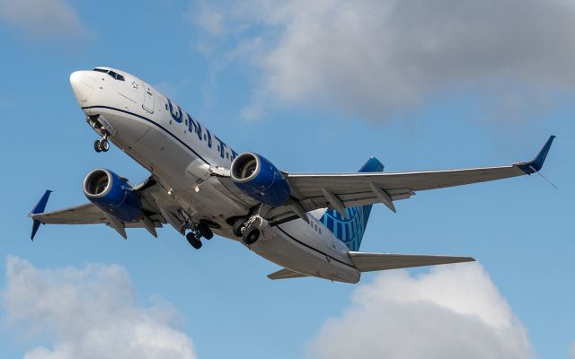 N33714 — - United Airlines Boeing 737-724(WL) departing 24/Feb/2024