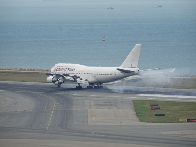 Boeing 747-400 (HS-STI)