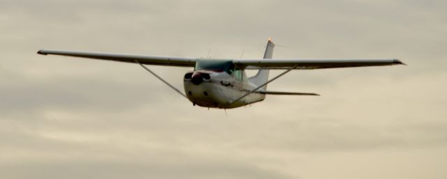 Cessna Skylane (N6124T)