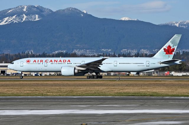 BOEING 777-300ER (C-FNNU)