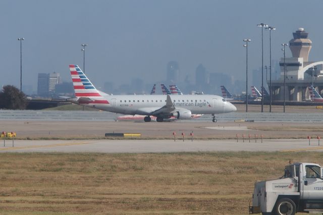 Embraer 170/175 (N223NN)