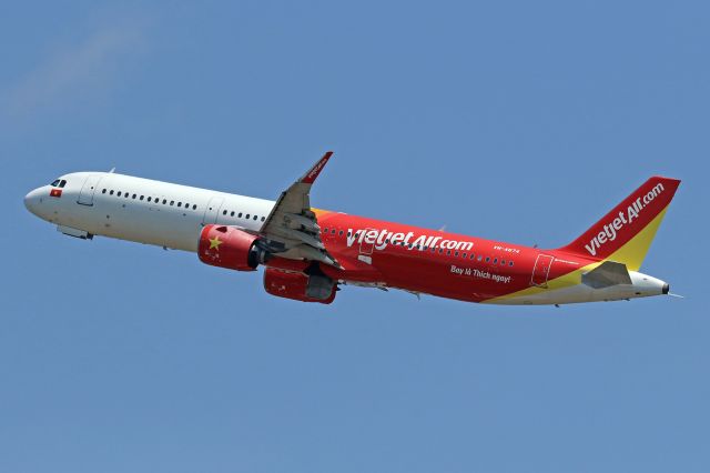 Airbus A321neo (VN-A674)
