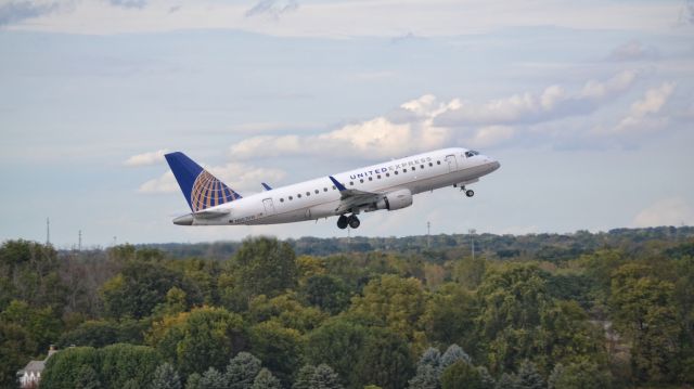 Embraer 170/175 (N857RW) - ERJ170-100SE