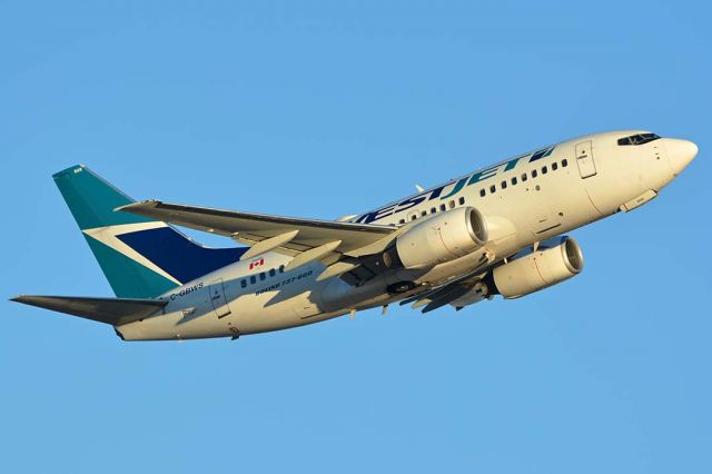 BOEING 737-600 (C-GBWS) - WestJet Boeing 737-6CT C-GBWS at Phoenix Sky Harbor on December 15, 2017. 