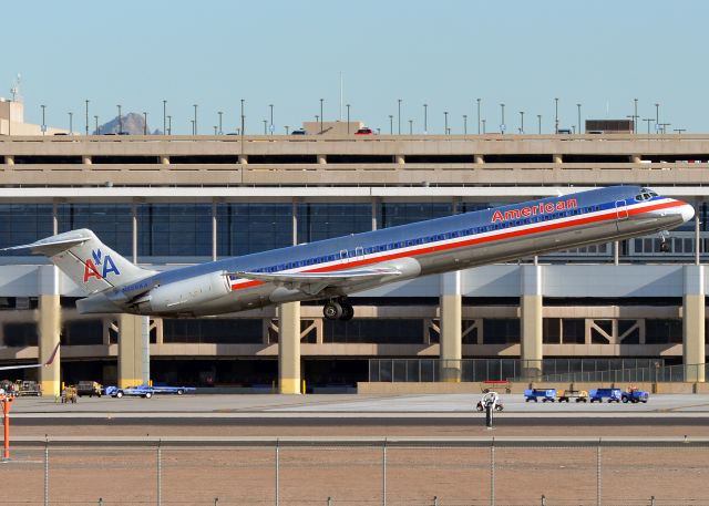 McDonnell Douglas MD-82 (N556AA)