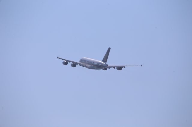 Airbus A380-800 (9V-SKM)