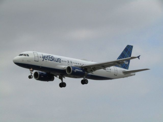 Airbus A320 (N552JB) - Landing RWY 30