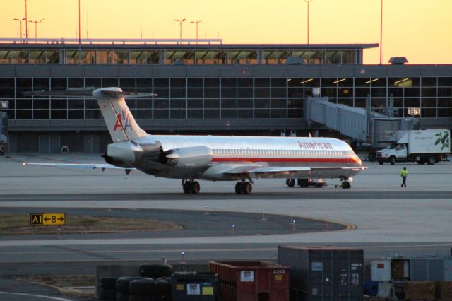 McDonnell Douglas MD-82 (N470AA) - Getting Pushed Back From Gate B73