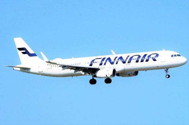 Airbus A321 (OH-LZT)