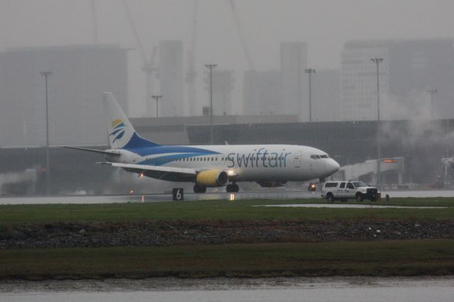 BOEING 737-400 (N420US)