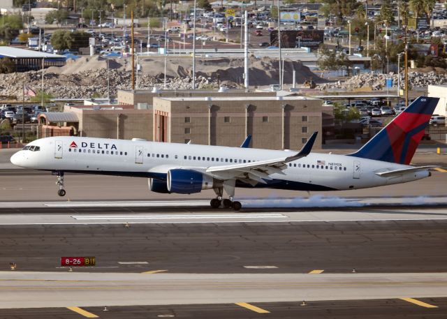 Boeing 757-200 (N819DX)