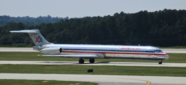 McDonnell Douglas MD-83 (N9405T) - Flagship Tulsa, one of the famous Chinese built Mad Dogs, originally with TWA, is still trucking with American.  Had to get her today before shes gone.