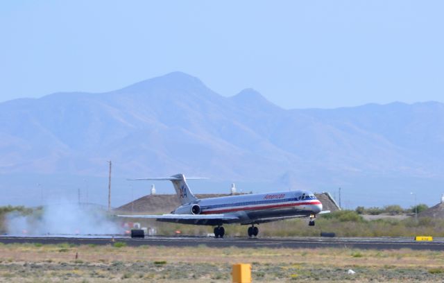 McDonnell Douglas MD-82 (N7528A)