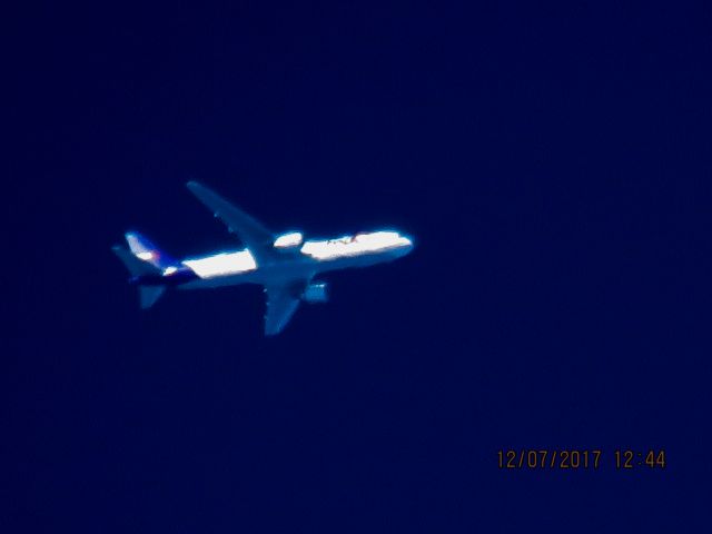 BOEING 767-300 (N144FE)