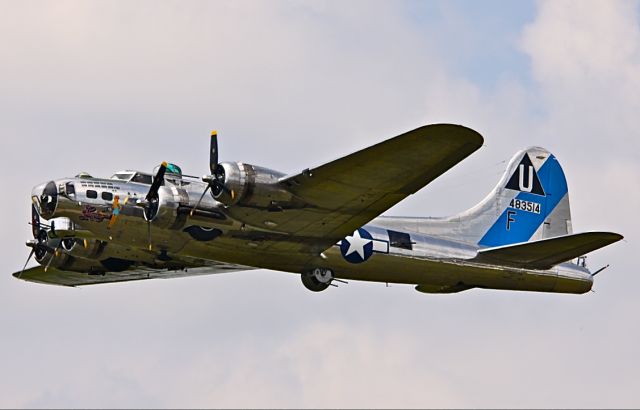 Boeing B-17 Flying Fortress (N9323Z) - "SENTIMENTAL JOURNEY"