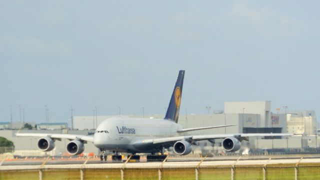 Airbus A380-800 (D-AIML)