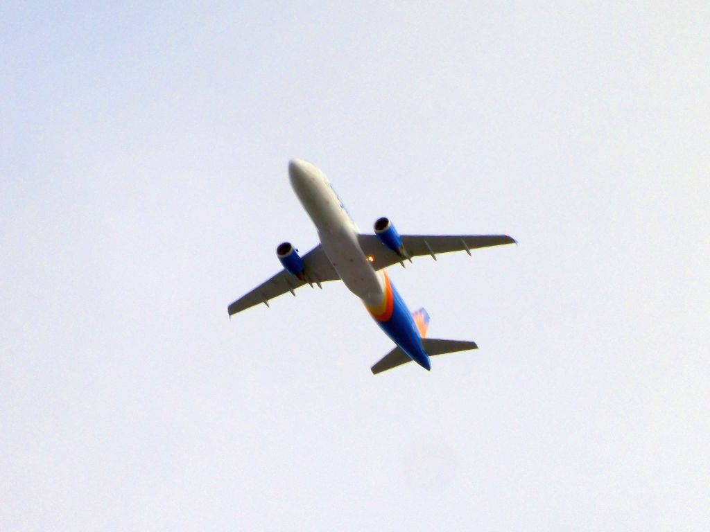 Airbus A320 (N279NV)