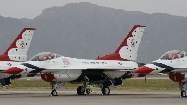 Lockheed F-16 Fighting Falcon — - Thunderbird #5