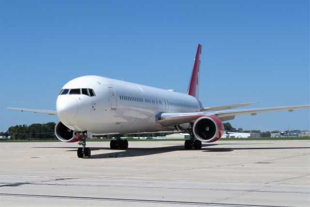 BOEING 767-300 (N203CM)