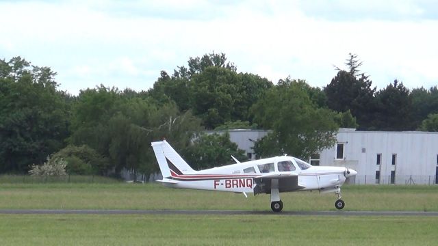 Piper Cherokee (F-BRNQ)