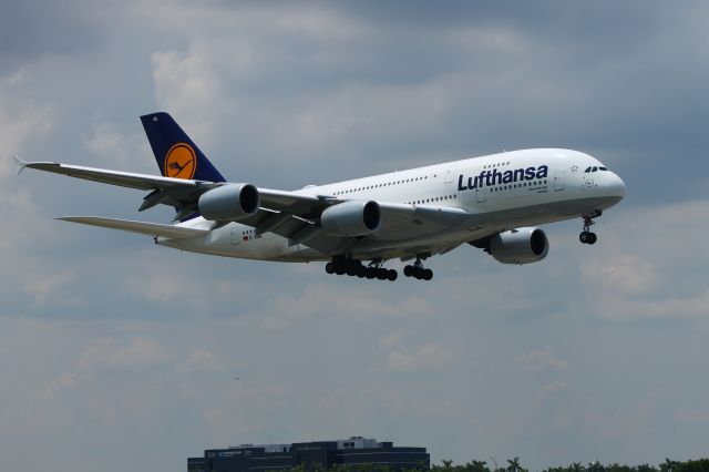 Airbus A380-800 (D-AIML)