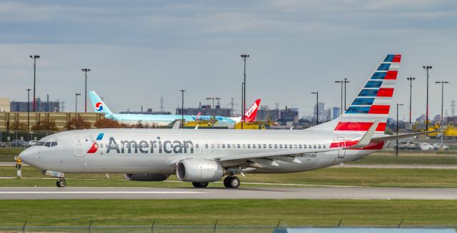 Boeing 737-800 (N895NN)