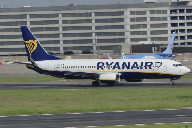 Boeing 737-700 (EI-DLD)