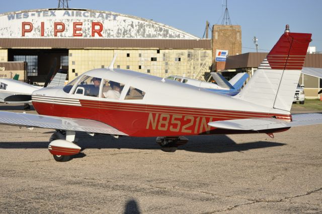 Piper Cherokee (N8521N)